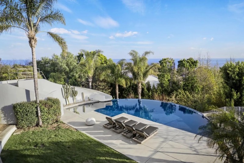 Luxury Waterfront Homes in Malibu