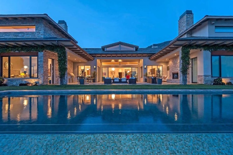 Luxury Waterfront Homes in Malibu